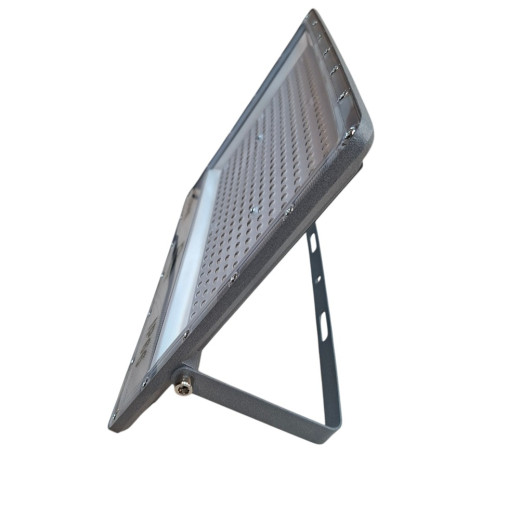 Яркий LED-прожектор Favorite для промышленных и открытых объектов
